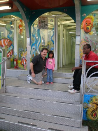 Kasen and Daddy going in the Glass House